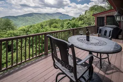 Image de Charme 4br / 3ba French Mountain Cottage élégant sur Seven Devils! Vues à longue portée et bain à remous