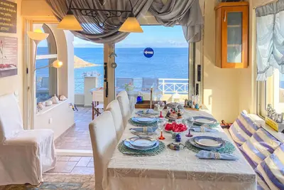 Image de Magnifique maison Ă Vrompousi Keratea