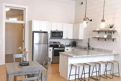 Image de Lincoln inférieur 204 (1200 pieds carrés)