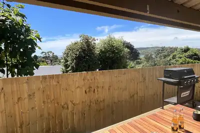 Image de Relax on Rakaunui, beautifully renovated with ocean views from the deck