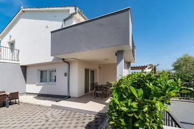 Image de Belle maison à Debeljak avec WiFi
