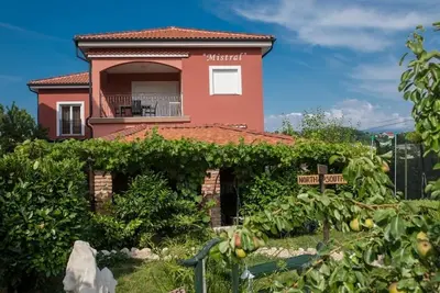 Image de Appartement dans Lopar avec terrasse, Climatisation, Wifi, Machine à laver (4885-4)