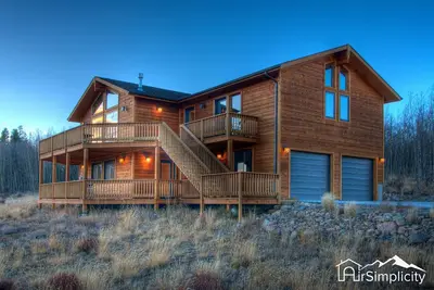 Image de Cette maison est une 4 chambre (s), 3 salles de bain, située à Fairplay, Co.