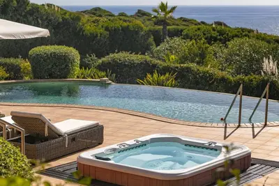 Image de Villa Vale de Lapa, vue imprenable sur la mer, piscine chauffée, jacuzzi, climatisation - superbe ma