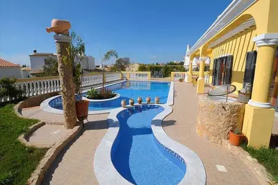 Image de Villa Sesmarias Lux avec vue sur l'océan, piscine privée, piscine pour enfants et climatisation