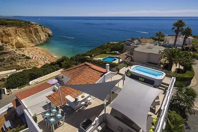 Image de Stylish & Modern Carvoeiro Villa | 2 Bedrooms | Villa Benagil | Stunning Views & Roof Terrace with Private Heated Pool | Algarve