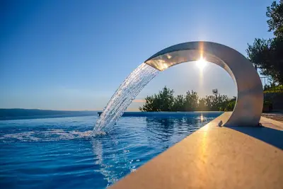 Image de Villa de 4 chambres avec piscine chauffée