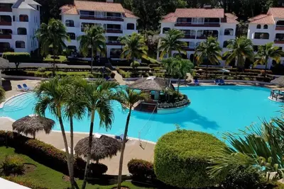 Image de Appartement familial proche des commerces, des plages et d'une très grande piscine