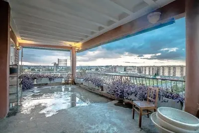 Image de Appartement Pyramide Moderne avec Terrasse