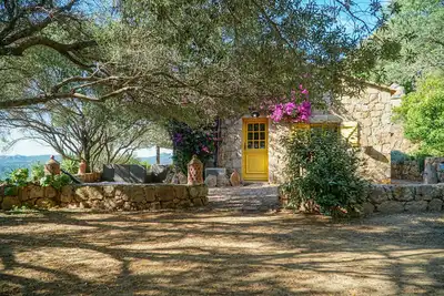 Image de Bergerie 6 pers. avec terrasse, vue mer & accès piscine.