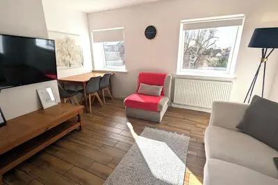 Image de Peaceful City Centre Top Floor Apartment - Located in the Heart of Chichester, Sleeping 2/3 People.