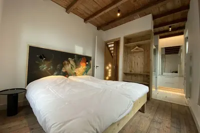 Image de Grange à bulbes de luxe rénovée près de la plage