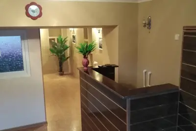 Image de L'auberge est située dans le centre-ville. L'auberge dispose d'une cour confortable.