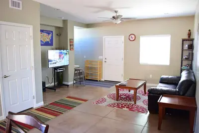 Image de 2018new Home 2br 2 Salle De Bain PRIVÉE Proche Ua (Un2)