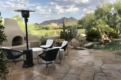 Image de GuggenHaus on The Green-A Boulders Resort Location de vacances en famille