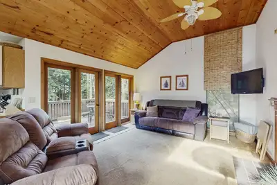 Image de Maison de ville unique avec vue sur la côte de Redwood - à côté du Hsu et des sentiers!