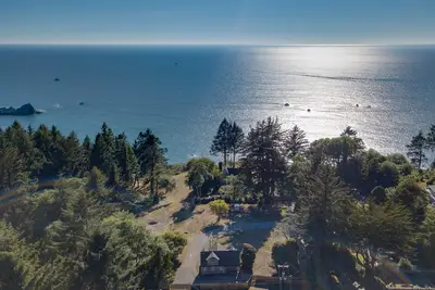 Image de Belle cabane côtière avec vue sur l'oc��an, terrasse privée, bain à remous et barbecue!