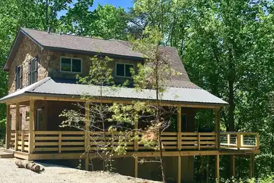 Image de Nouveau chalet spacieux au bord du lac à Red River Gorge / Natural Bridge Kentucky