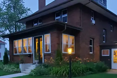 Image de Une maison classique et un sauna sont mis pour votre visite avec un mobilier exceptionnel.