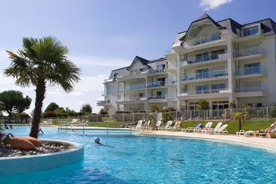 Image de Confortable appartement pour 4 personnes avec Wifi, piscine, terrasse, animaux admis et parking