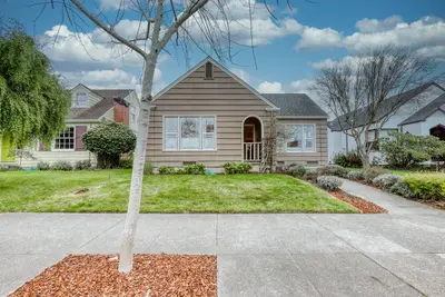 Image de Maison accueillante et bien équipée avec cour fermée et près de l'océan!