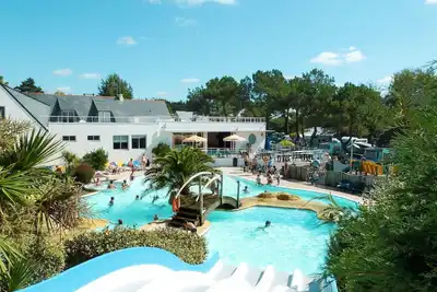 Image de Joli appartement dans une maison de vacances avec Wifi, piscine, Tv, terrasse et animaux admis