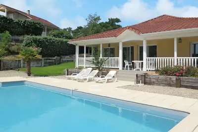 Image de Joli appartement dans une maison de vacances avec piscine privée, Wifi, Tv, terrasse, parking