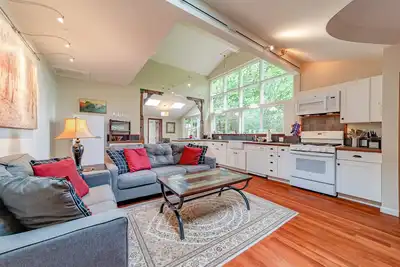 Image de Maison moderne avec un beau jardin et un bain à remous privé, japonais et profond!