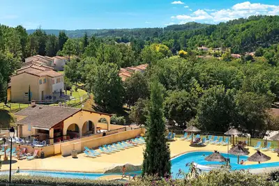 Image de Confortable appartement pour 6 personnes avec Wifi, piscine, Tv, terrasse, animaux admis et parking
