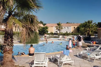 Image de Appartement dans une maison de vacances avec Wifi, piscine, Tv, patio, animaux admis, parking