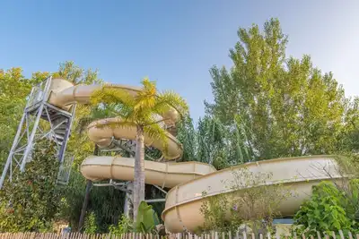 Image de Appartement dans une maison de vacances avec climatisation, piscine, Wifi, Tv, terrasse, parking