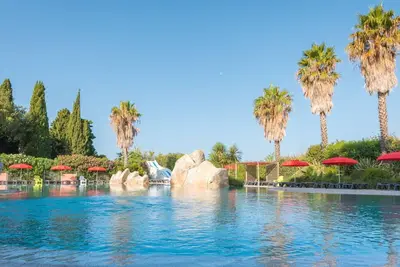 Image de Appartement dans une maison de vacances avec piscine, climatisation, Wifi, Tv, terrasse, parking