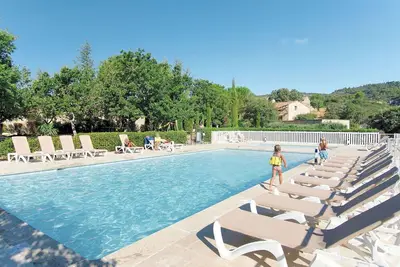 Image de Joli appartement dans une maison de vacances avec piscine, climatisation, Tv, terrasse, parking
