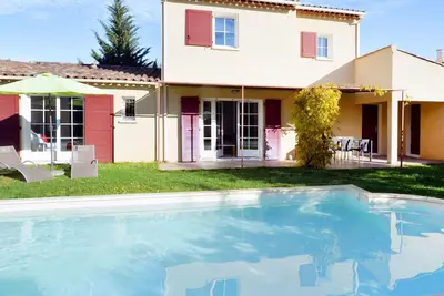Image de Appartement dans une maison de vacances avec piscine privée, climatisation, Wifi, Tv, terrasse