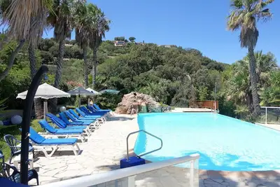 Image de Appartement dans une maison de vacances avec climatisation, Wifi, piscine, terrasse, vue panoramique