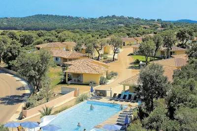 Image de Appartement dans une maison de vacances avec internet, climatisation, piscine, Tv, terrasse, parking