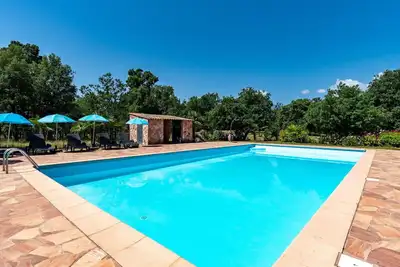 Image de Appartement dans une maison de vacances avec climatisation, Wifi, piscine, Tv, terrasse, parking