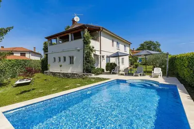 Image de Maison de vacances privée avec piscine privée, climatisation, Wifi, Tv, terrasse, animaux admis