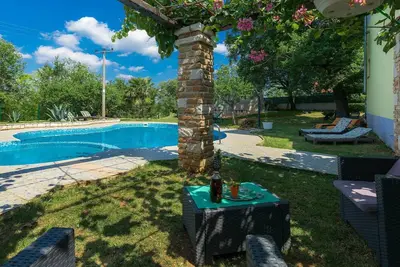 Image de Joli appartement pour 5 personnes avec piscine, Wifi, Tv et terrasse