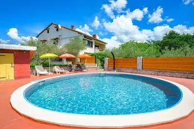 Image de Agréable appartement avec climatisation, Wifi, piscine privée, Tv, terrasse et animaux admis