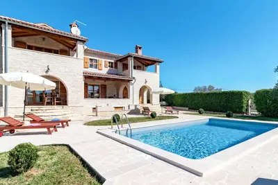 Image de Confortable appartement avec Wifi, piscine, climatisation, Tv, terrasse et animaux admis