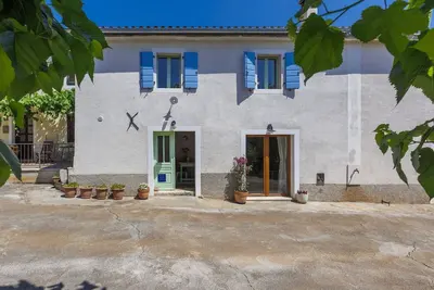 Image de Appartement dans une maison de vacances avec climatisation, Wifi, piscine privée, Tv, patio