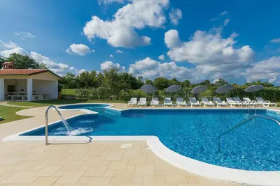 Image de Confortable appartement pour 7 personnes avec piscine, climatisation, Wifi, Tv et balcon