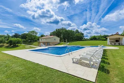 Image de Joli appartement pour 4 personnes avec Wifi, climatisation, piscine, Tv et terrasse