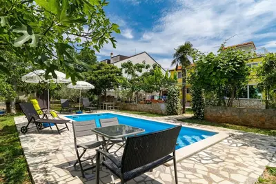 Image de Confortable appartement pour 4 personnes avec Wifi, piscine, Tv, terrasse, animaux admis et parking