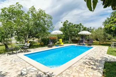 Image de Joli appartement pour 5 personnes avec piscine, Wifi, Tv, terrasse, animaux admis et parking