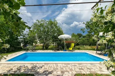 Image de Joli appartement pour 9 personnes avec Wifi, piscine privée, Tv, terrasse, animaux admis et parking