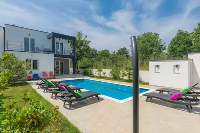 Image de Magnifique maison de vacances avec piscine privée, climatisation, Wifi, Tv, terrasse et parking