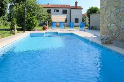 Image de Appartement dans une maison de vacances avec Wifi, piscine, climatisation, Tv, terrasse, parking