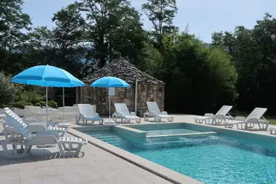 Image de Appartement dans une maison de vacances avec climatisation, Wifi, piscine, Tv, patio, animaux admis